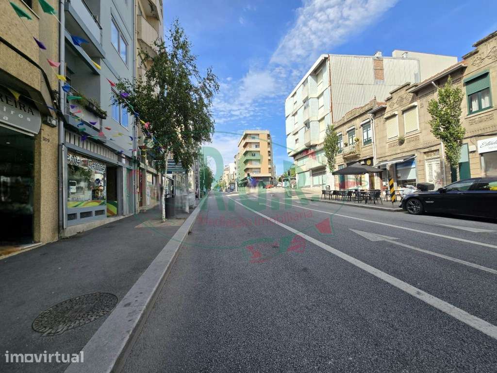 Loja (138.5m2) | Frente de Rua | Montra | Av. Fernão Magalhães - Grande imagem: 3/26
