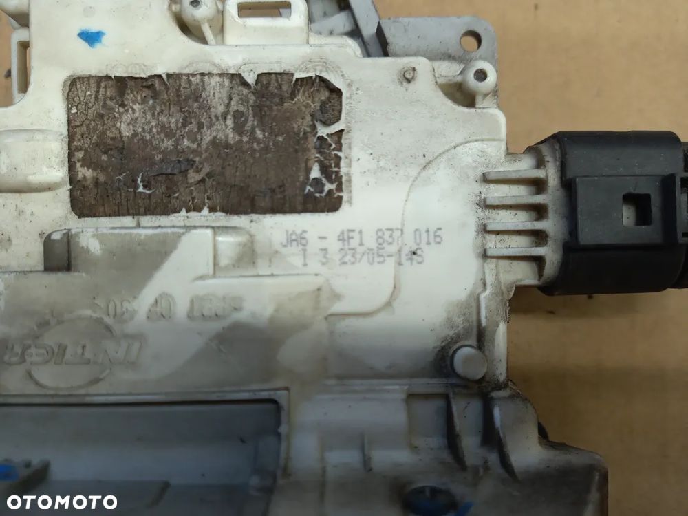 Audi A3 8P 3D zamek drzwi prawych  4F1837016 - 7