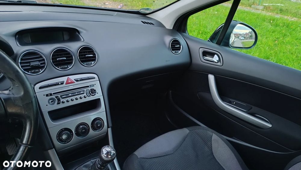 Peugeot 308 HDi FAP 135 Platinum - 26
