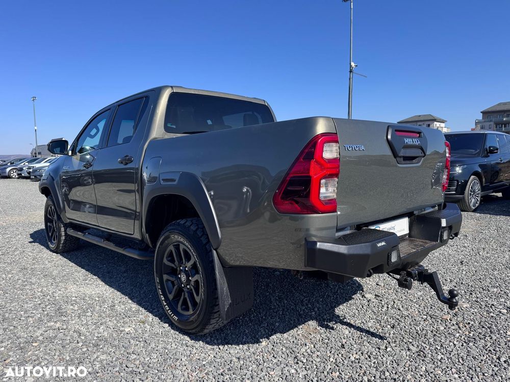 Toyota Hilux 2.8D 204CP 4x4 Double Cab AT Invincible - 4