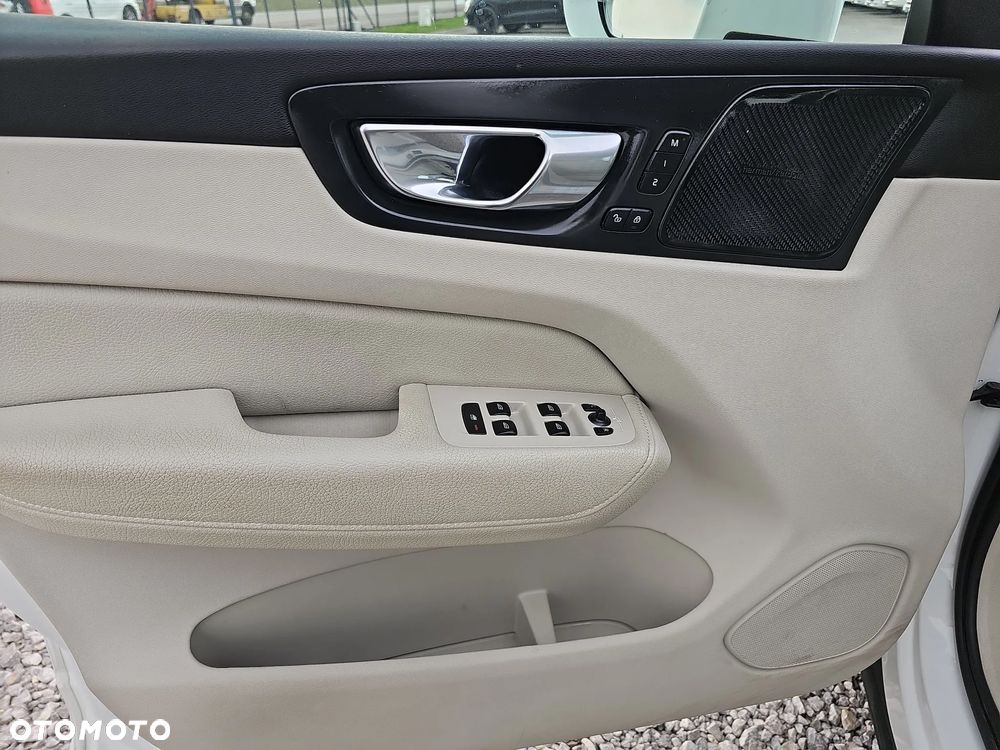 Volvo XC 60 T8 Plug-In Hybrid AWD Inscription - 26