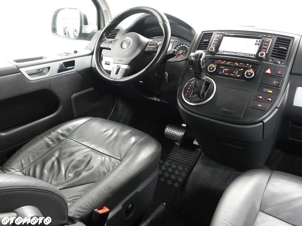 Volkswagen Multivan - 32