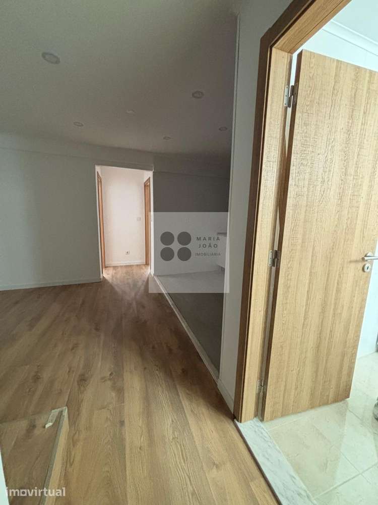 Apartamento T2, Centro Vila Franca, Otimo. - Grande imagem: 5/15