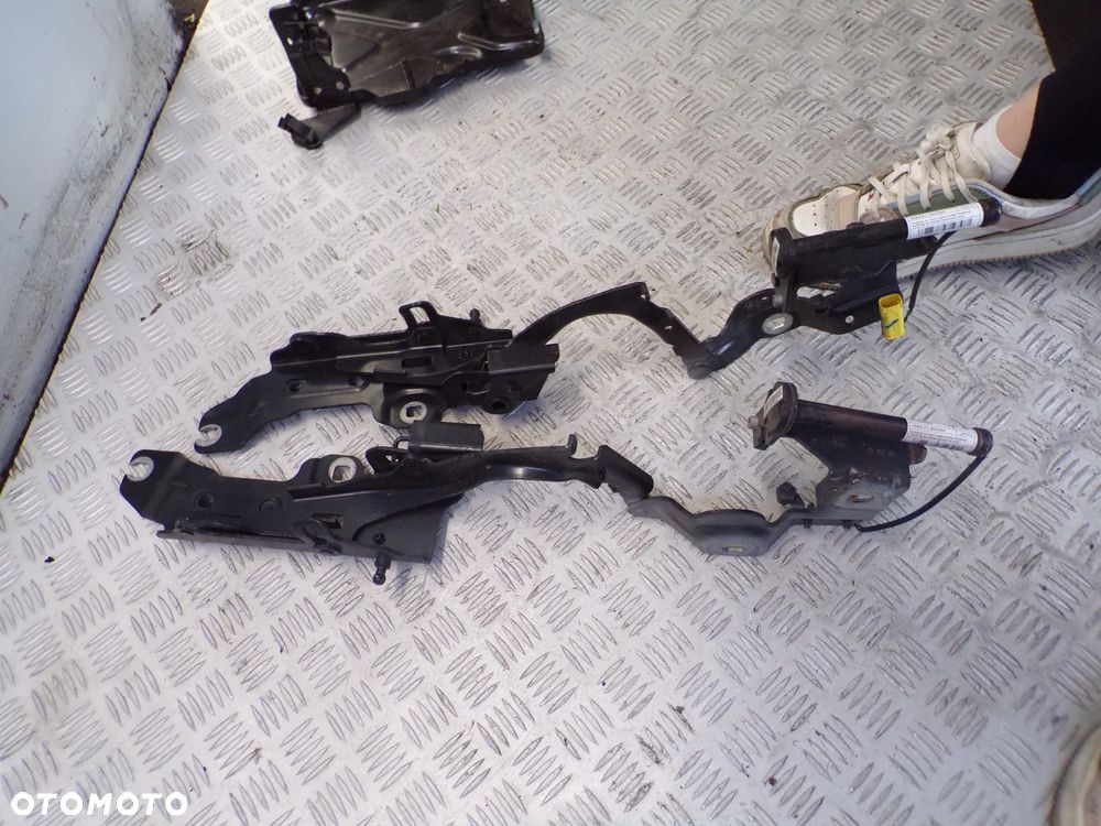 ZAWIAS MASKI LEWY PRAWY NABOJE BMW SERIA 2 F45 7300522 7300521 - 2