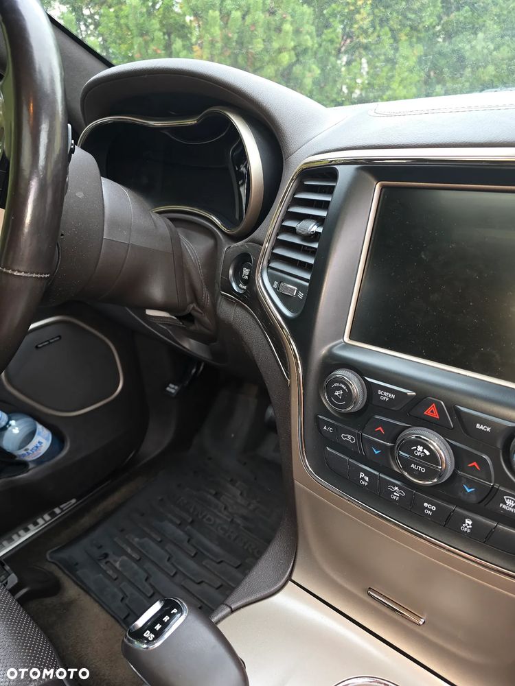 Jeep Grand Cherokee - 13