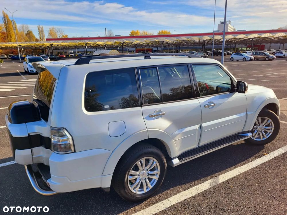 Mitsubishi Pajero - 21