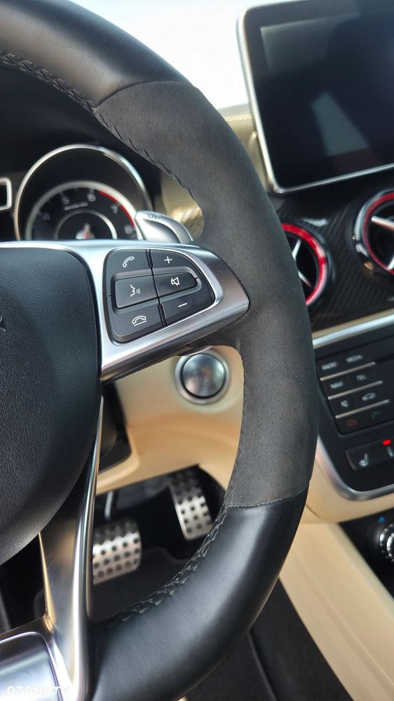Mercedes-Benz GLA - 21