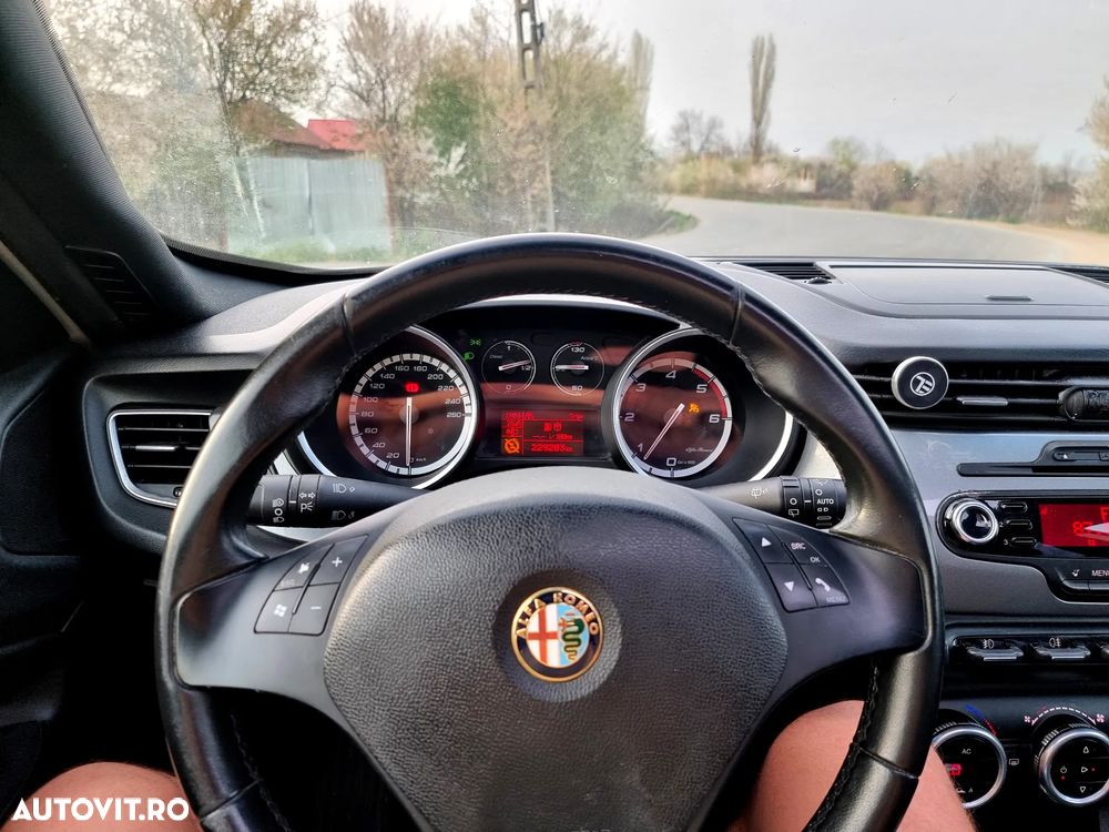Alfa Romeo Giulietta 2.0 JTDM 16V - 9