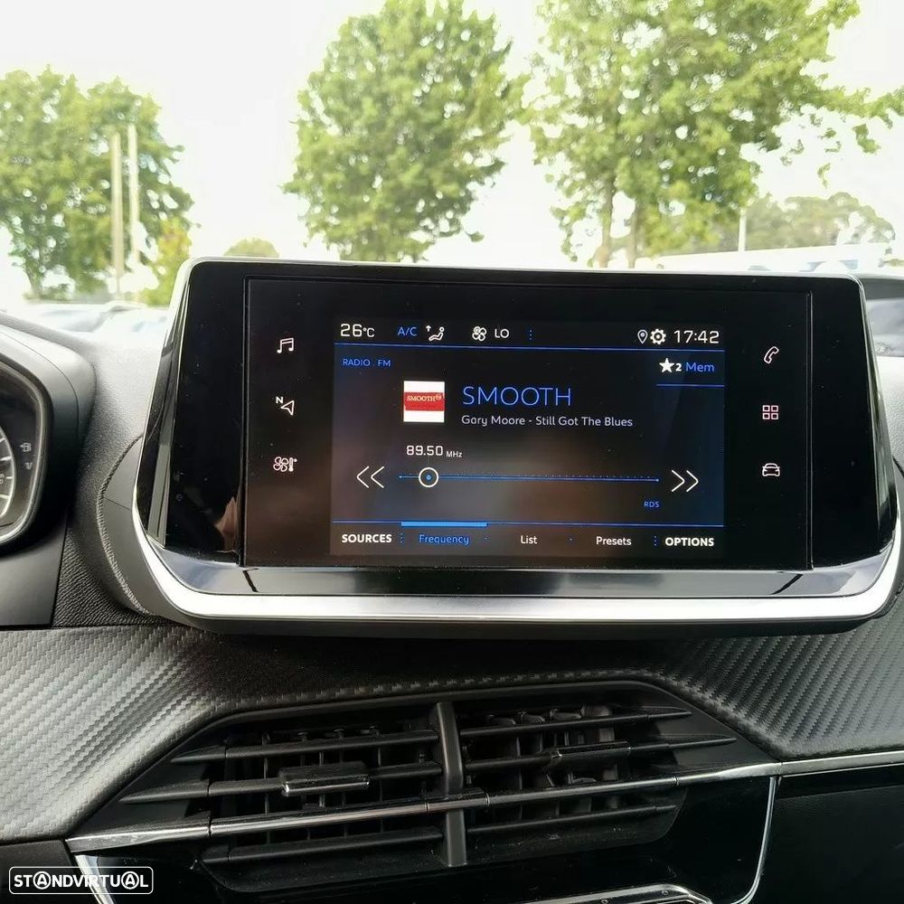 Peugeot 2008 1.2 PureTech Allure - 21
