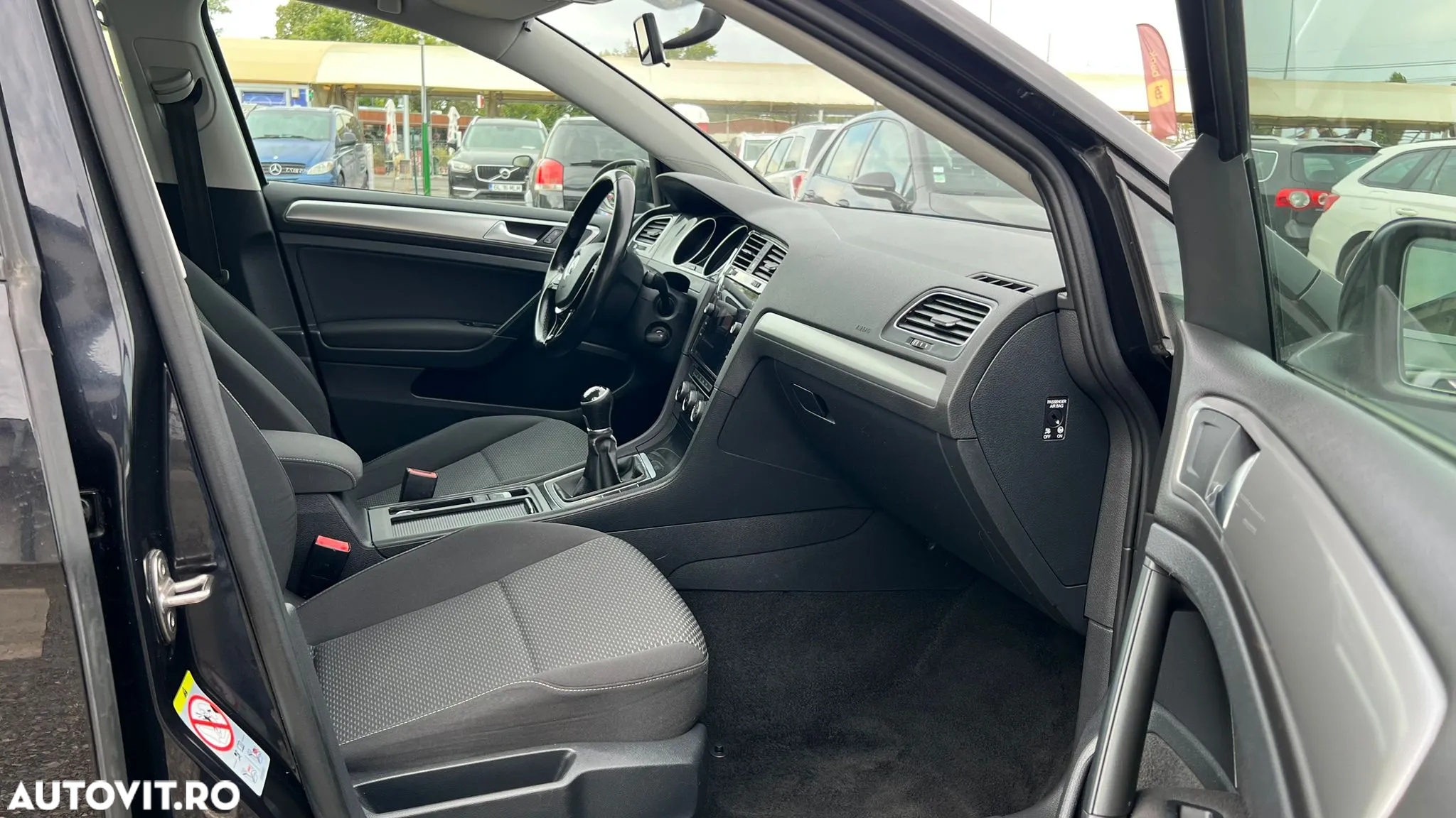 Volkswagen Golf - 25