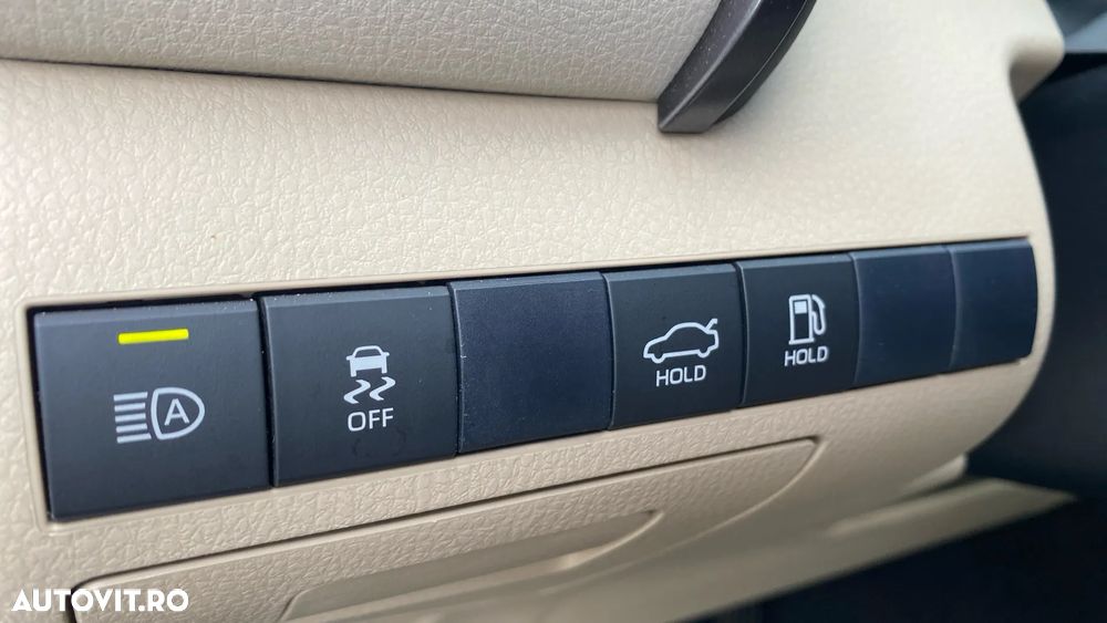 Toyota Camry 2.5 Dynamic - 12