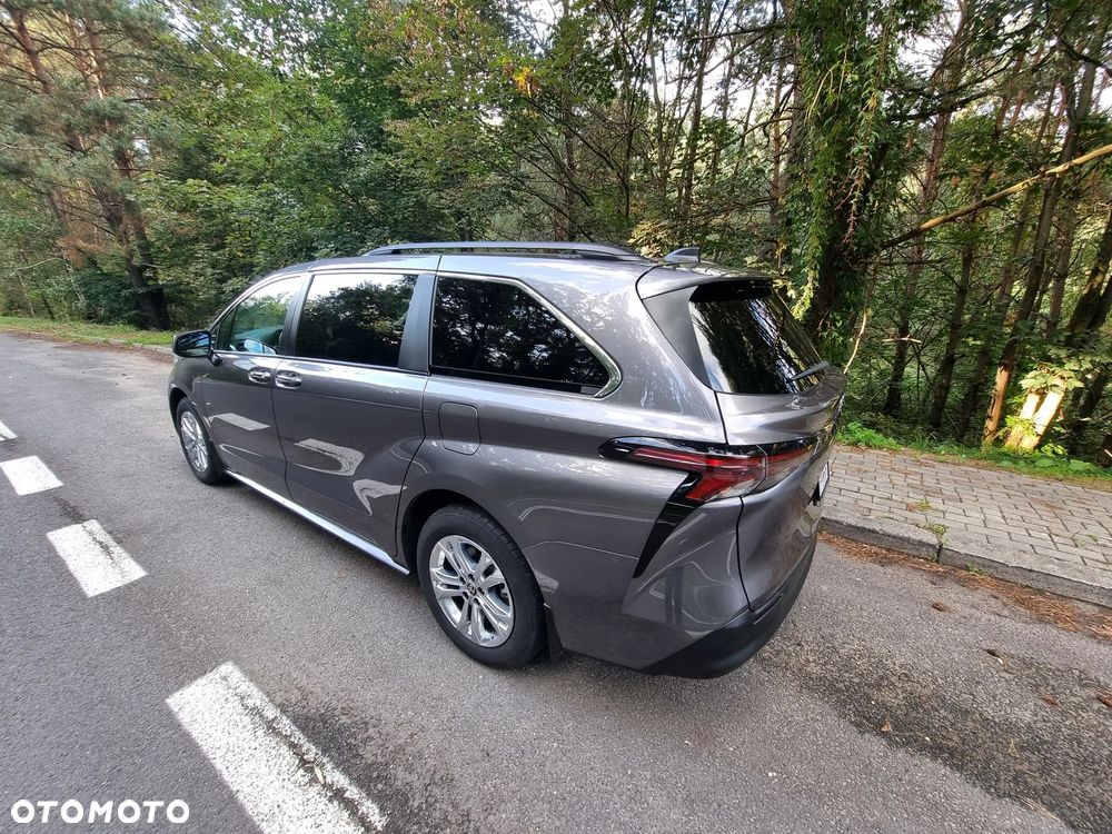 Toyota Sienna - 6