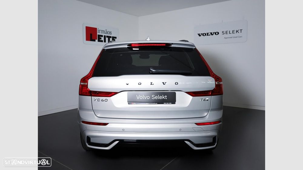 Volvo XC 60 2.0 T6 PHEV Plus Dark AWD — fotografia 4