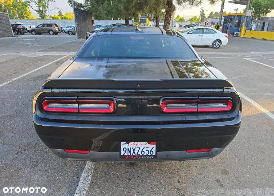 Dodge Challenger - 6
