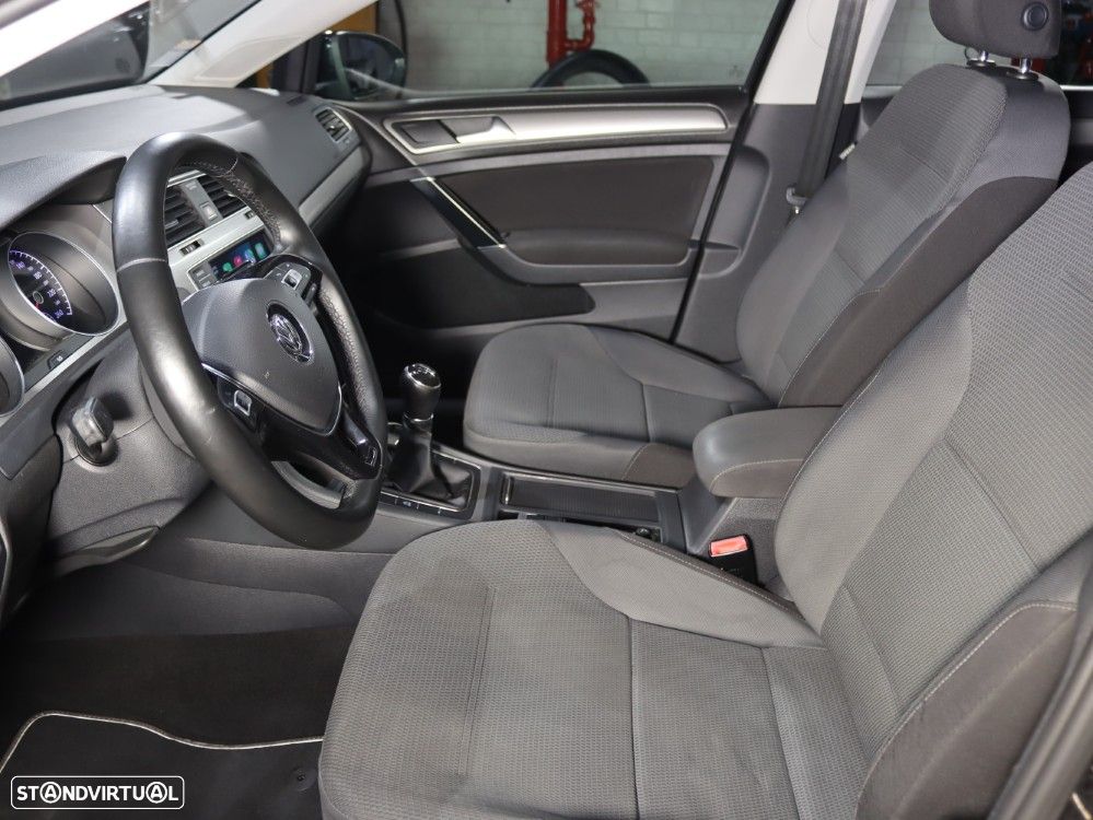VW Golf 1.6 TDi BlueMotion Confortline - 8