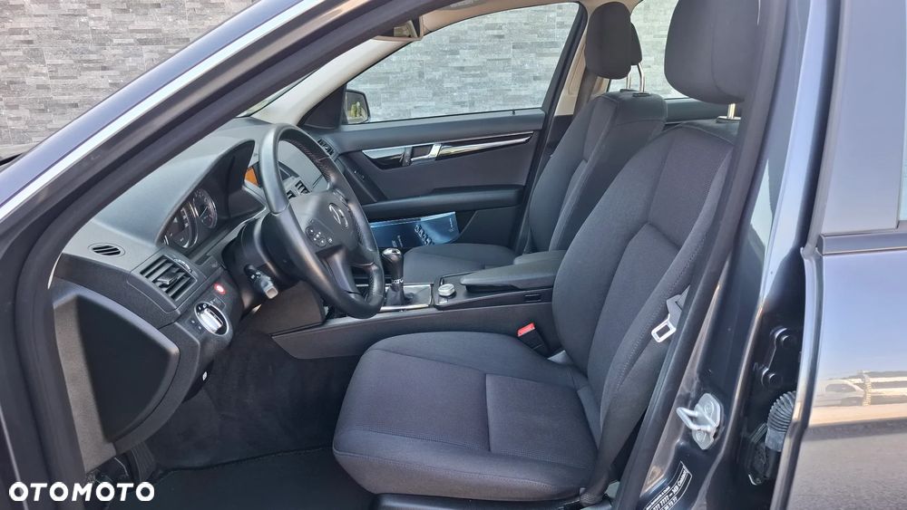 Mercedes-Benz Klasa C 180 BlueEFFICIENCY - 28
