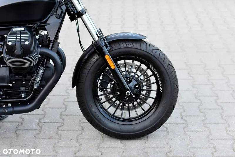 Moto Guzzi V9 - 8