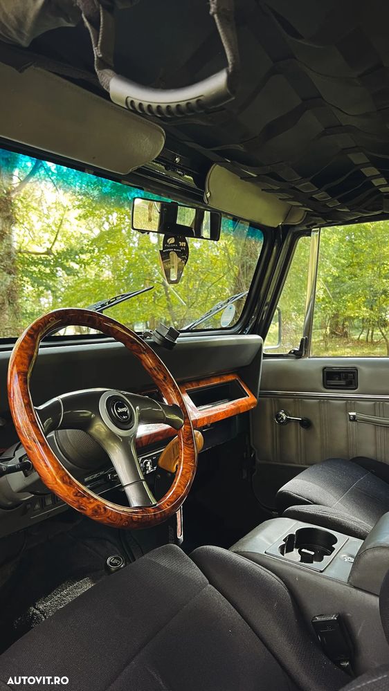 Jeep Wrangler - 8