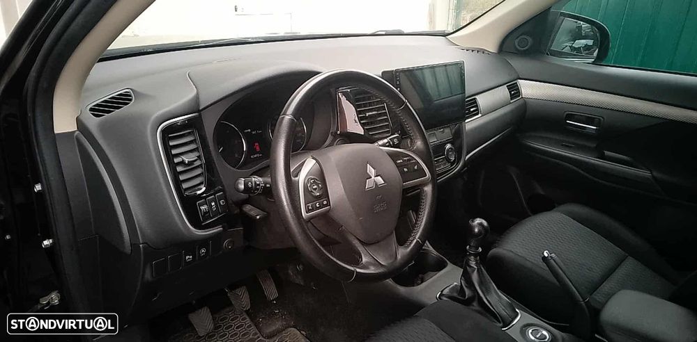 Mitsubishi Outlander 2.2 DI-D 4WD Plus - 5