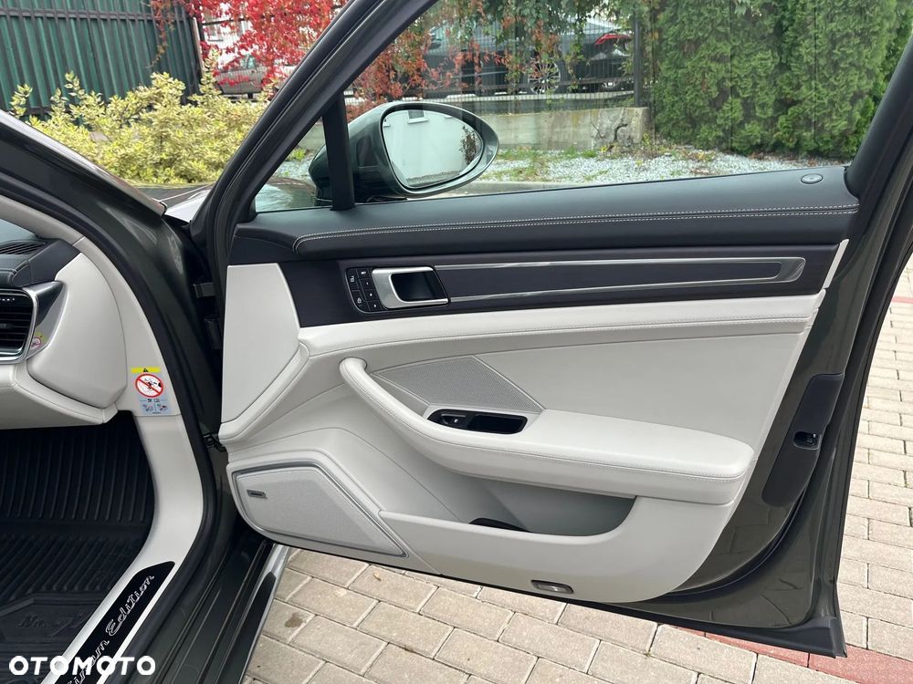 Porsche Panamera 4 Platinum Edition - 18