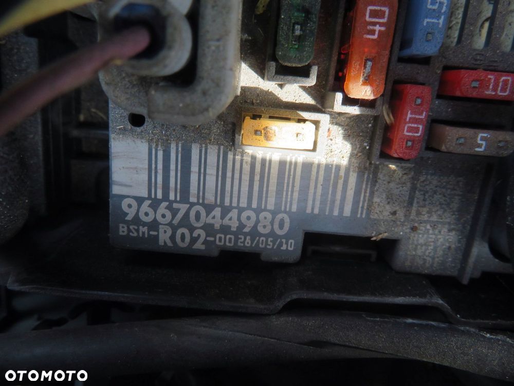 SKRZYNKA BEZPIECZNIKÓW C5 III X7 2.0 HDI 9667044980 CITROEN 2008-2017 - 2