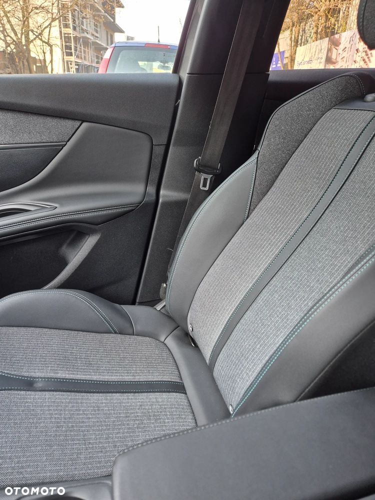 Peugeot 3008 1.2 PureTech Allure Pack S&S EAT8 - 17