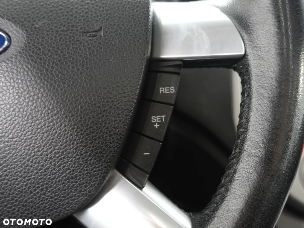 Ford Kuga 2.0 TDCi 2x4 Titanium - 37