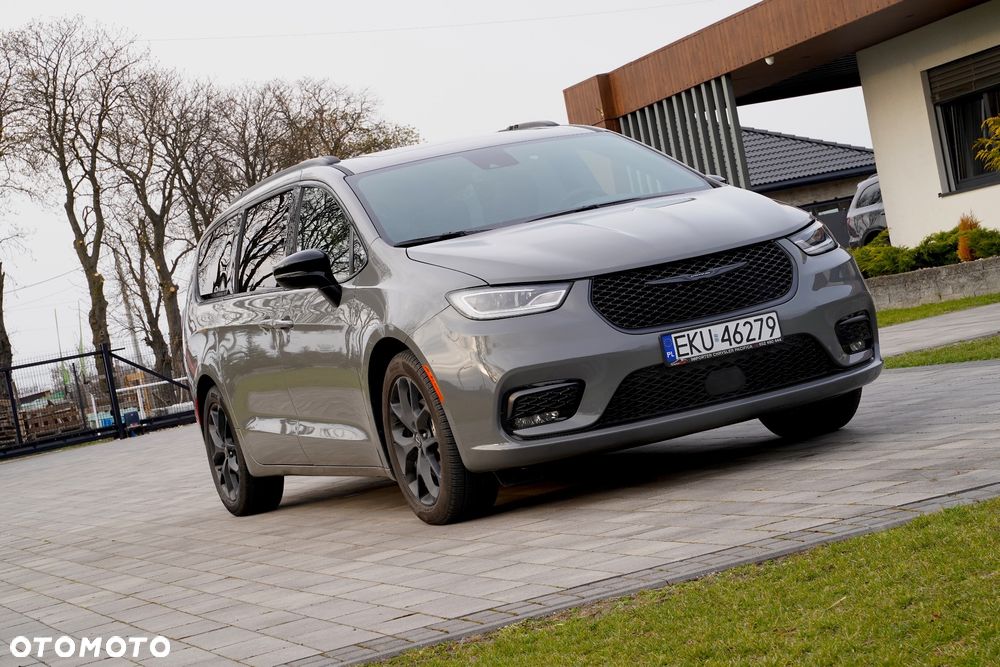 Chrysler Pacifica - 4