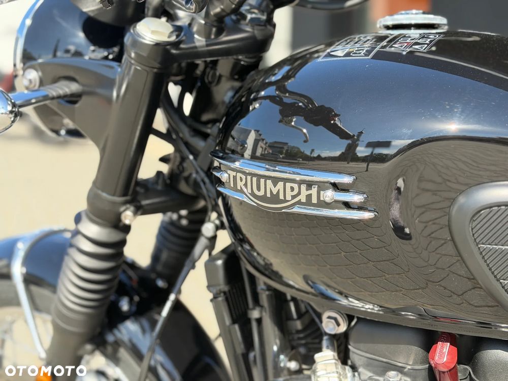 Triumph Bonneville - 6