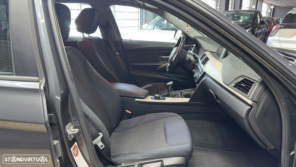 BMW 318 d Line Sport - 26