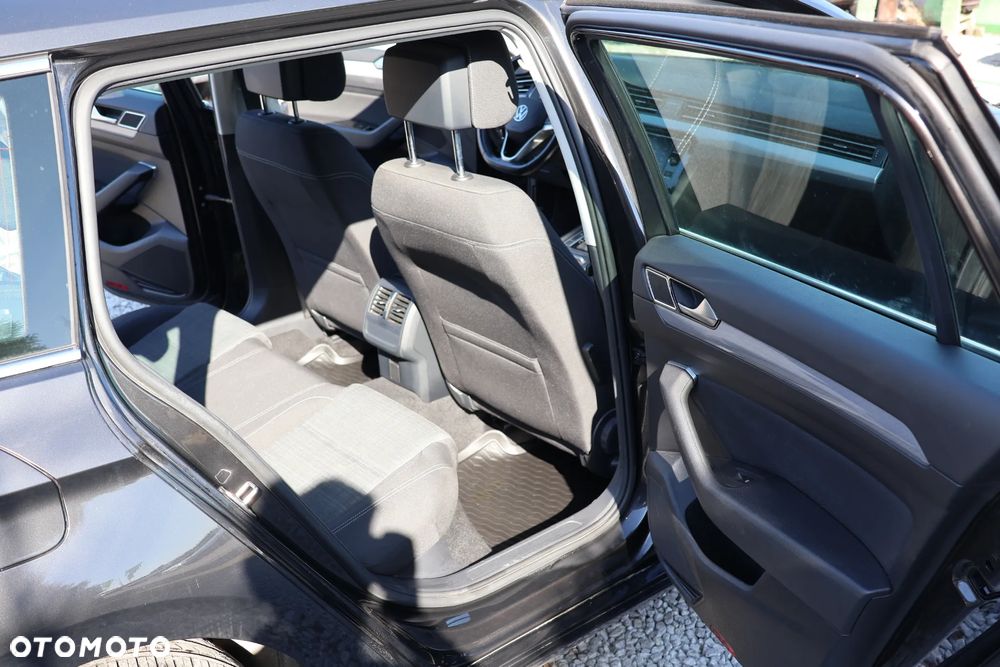 Volkswagen Passat Variant 2.0 TDI EVO Elegance DSG - 15