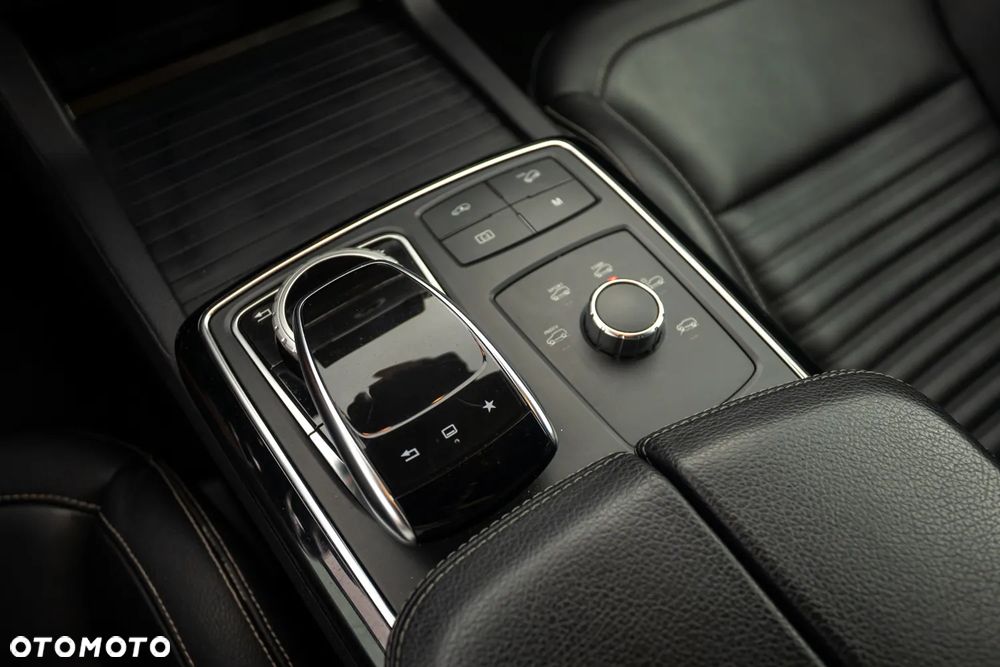 Mercedes-Benz GLE - 32