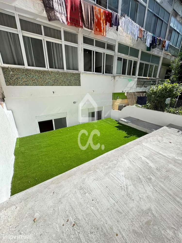 T1+1 Remodelado com Logradouro Privativo de 42 m² | Sacavém - Grande imagem: 4/23