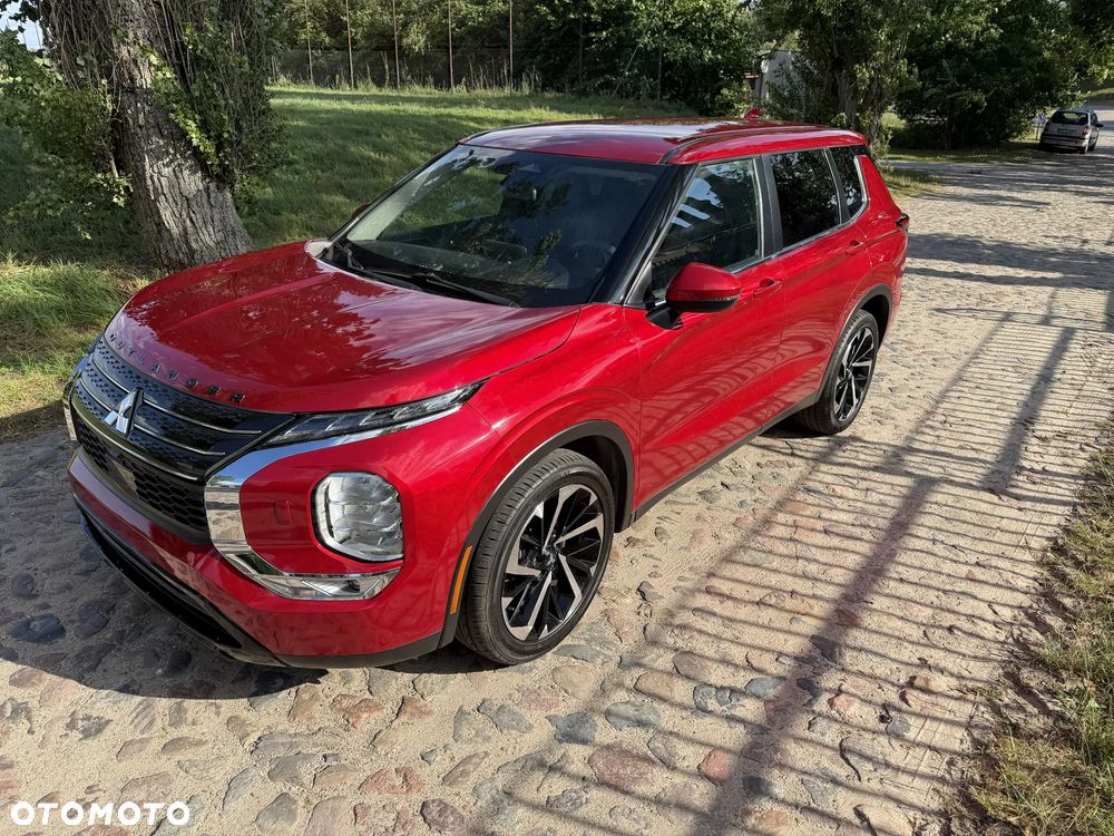Mitsubishi Outlander - 1