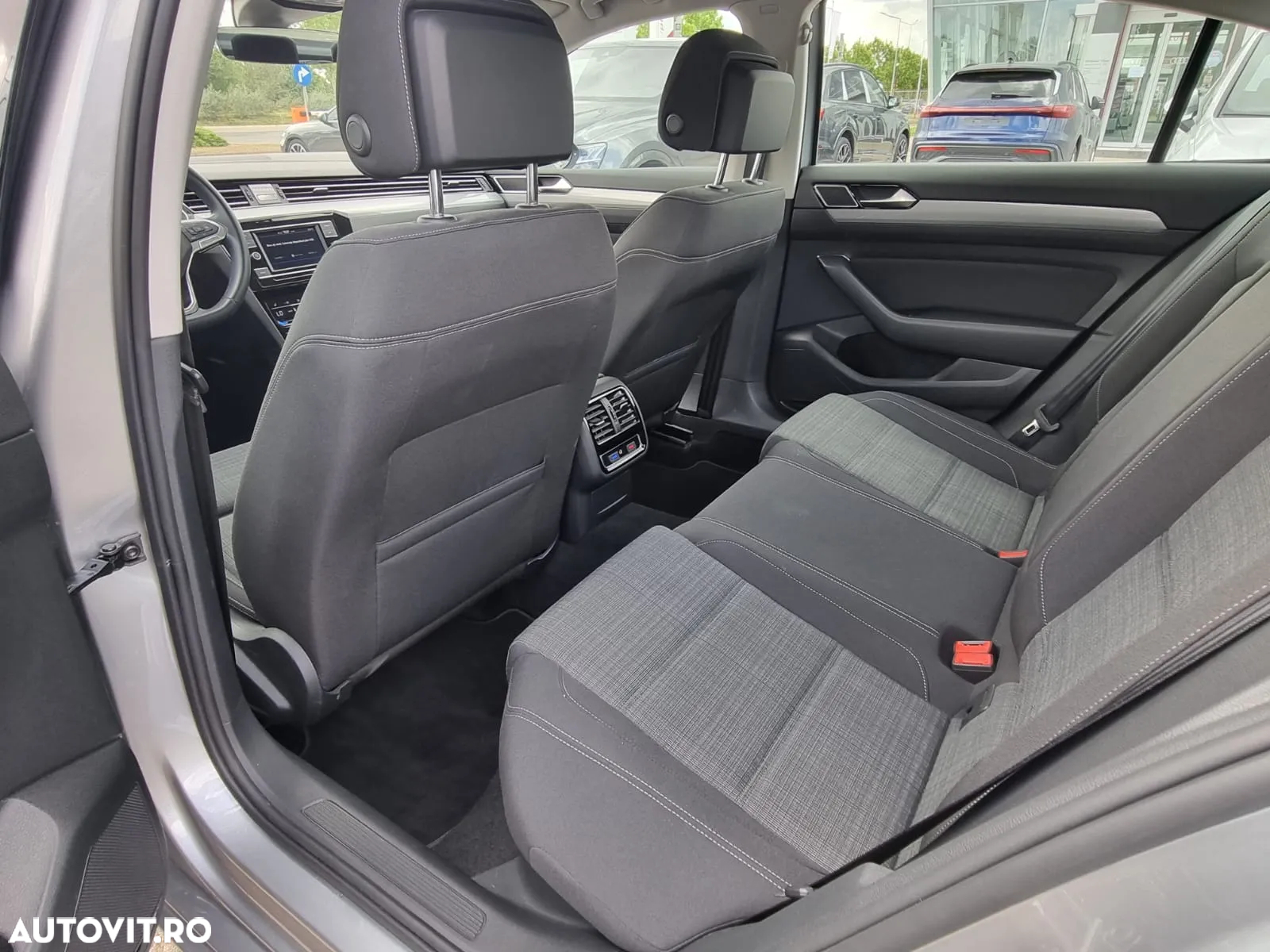 Volkswagen Passat 2.0 TDI DSG Comfortline - 19