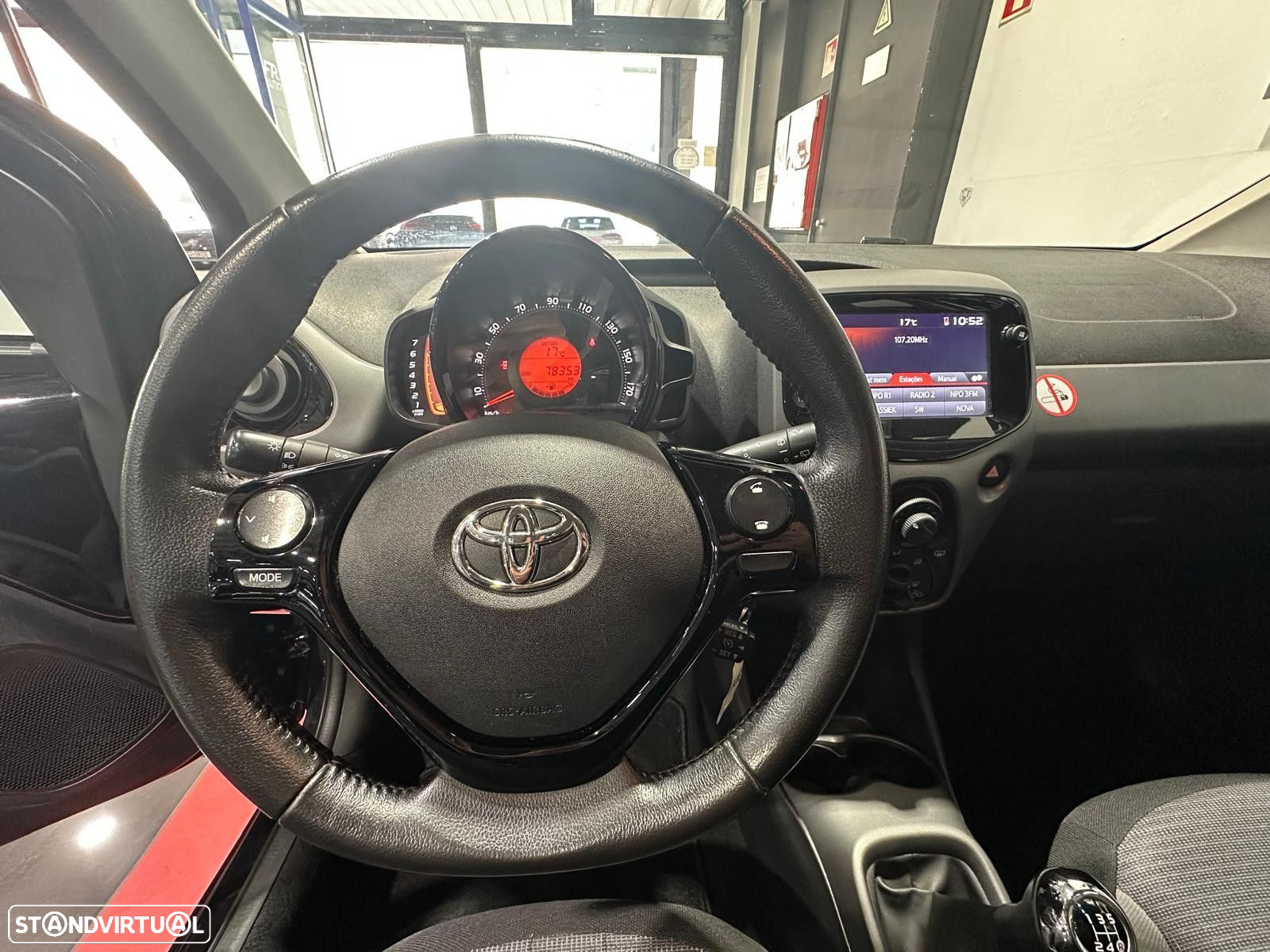 Toyota Aygo 1.0 X-Plus - 32