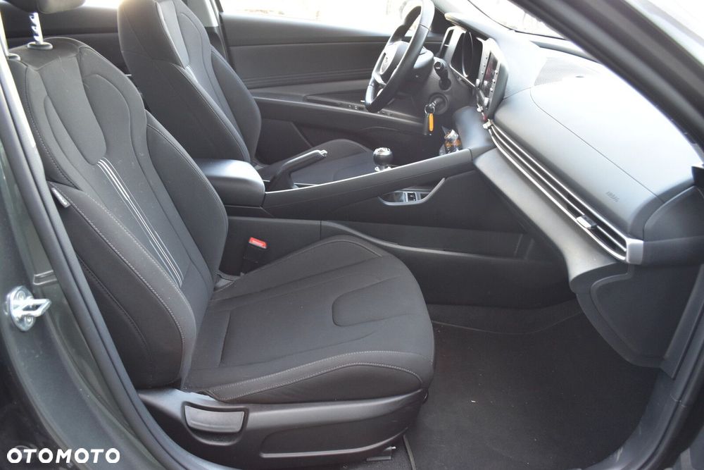Hyundai Elantra 1.6 Smart - 31