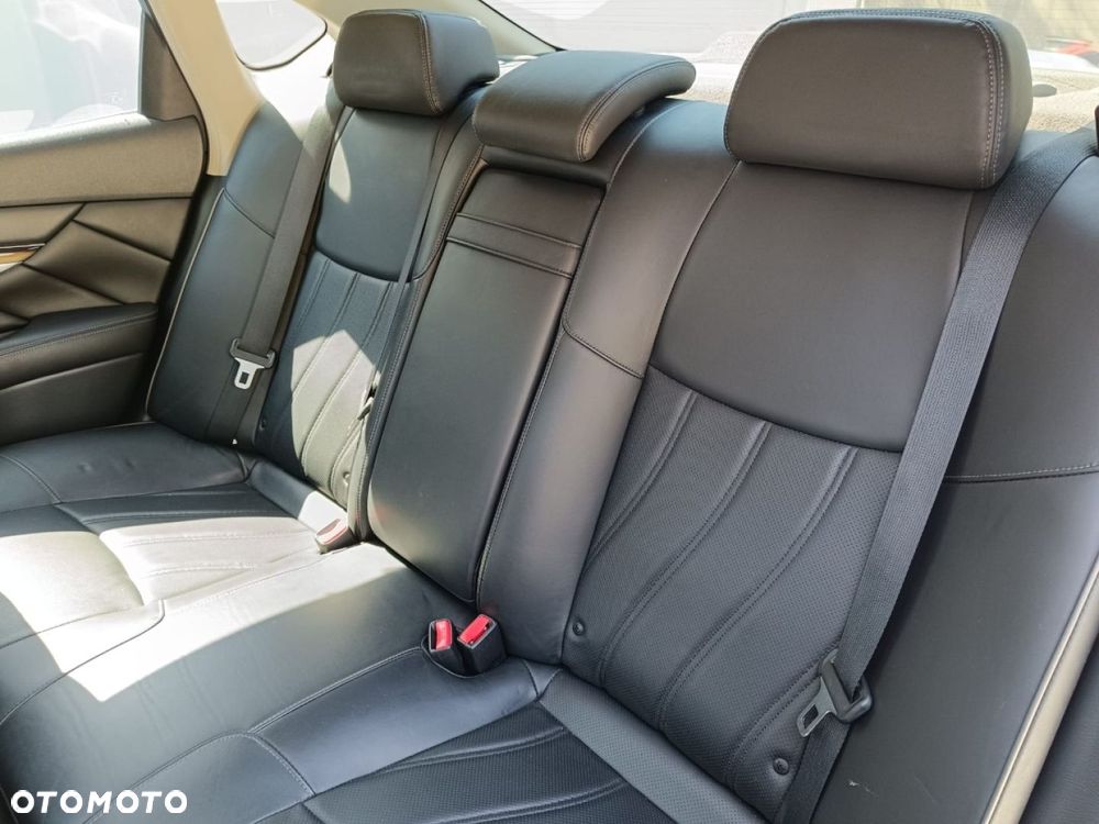Infiniti Q70 - 34