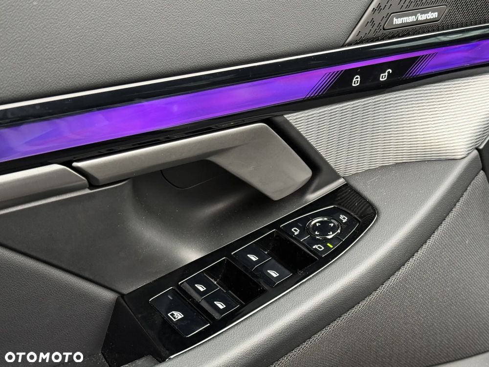 BMW Seria 5 520d xDrive - 24