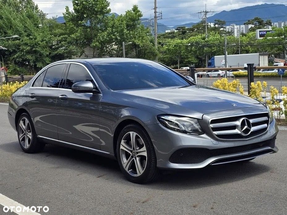 Mercedes-Benz Klasa E 220 d 4Matic 9G-TRONIC Avantgarde - 3