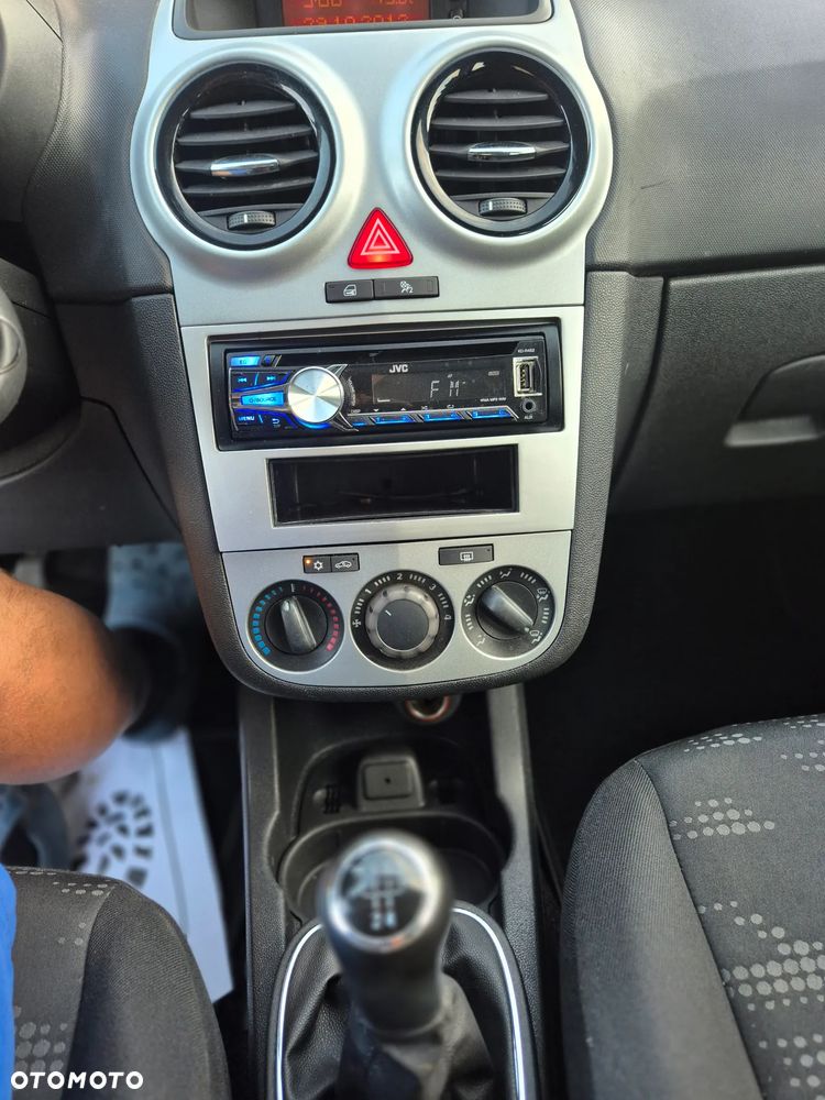 Opel Corsa 1.2 16V Essentia - 29