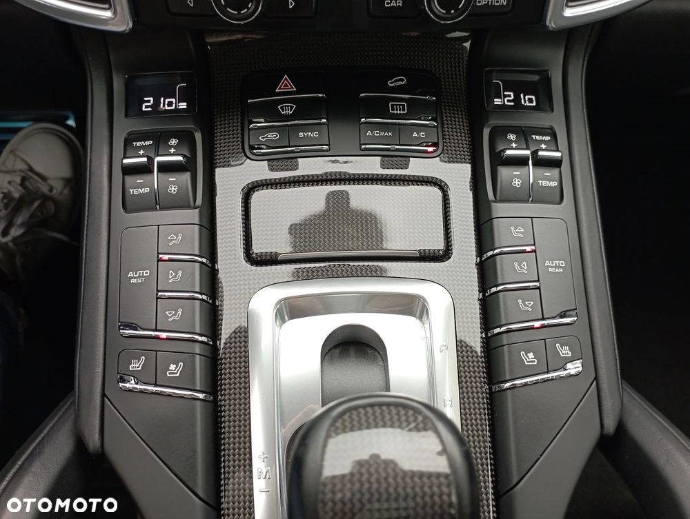 Porsche Cayenne Turbo - 16