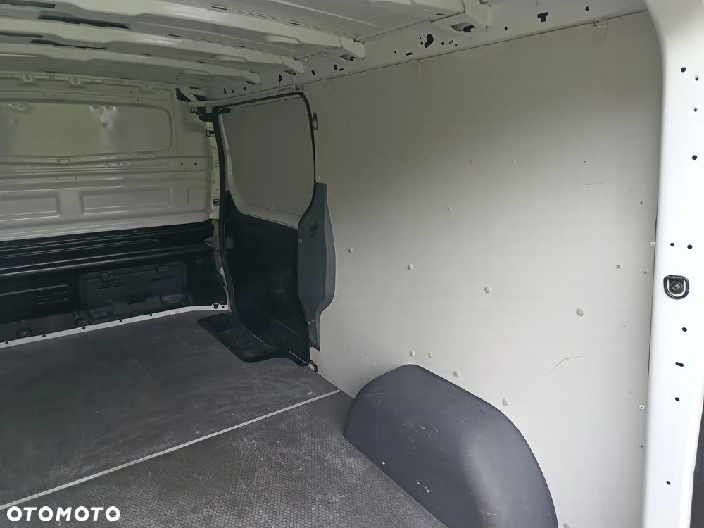 Nissan Nv300 LONG L2H1 jak Trafic, Vivaro 1.6 diesel dCi 125 manual 2018 rok STAN BDB Gotowy do jazdy!!! - 24