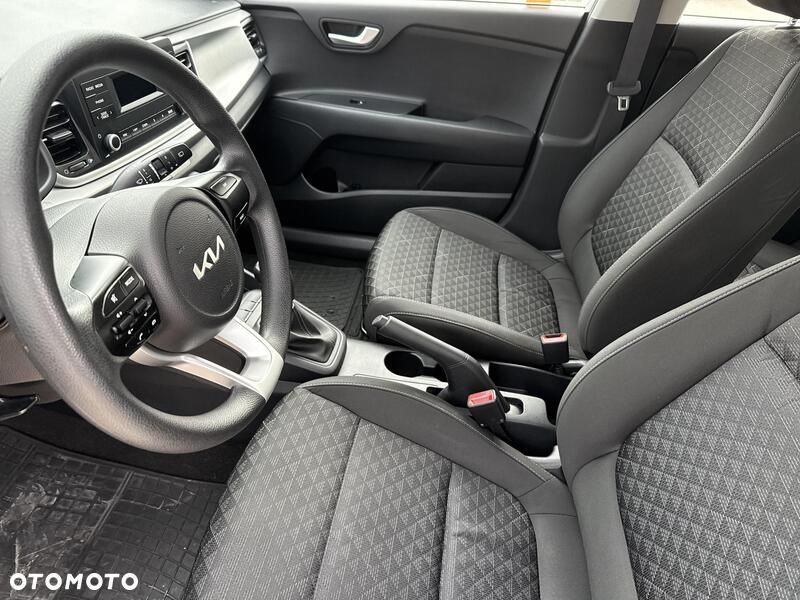 Kia Rio - 12
