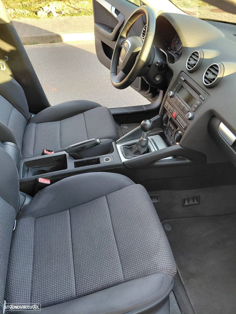 Audi A3 Sportback 2.0 TDi Attraction - 4