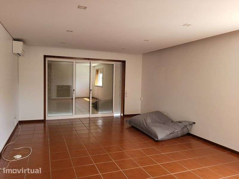 Arrenda-se em Creixomil Guimarães, Apartamento T3 em 1° Andar - Grande imagem: 4/7