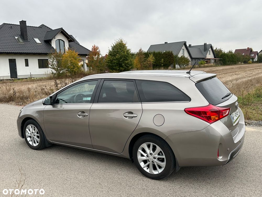 Toyota Auris 2013 photo 5