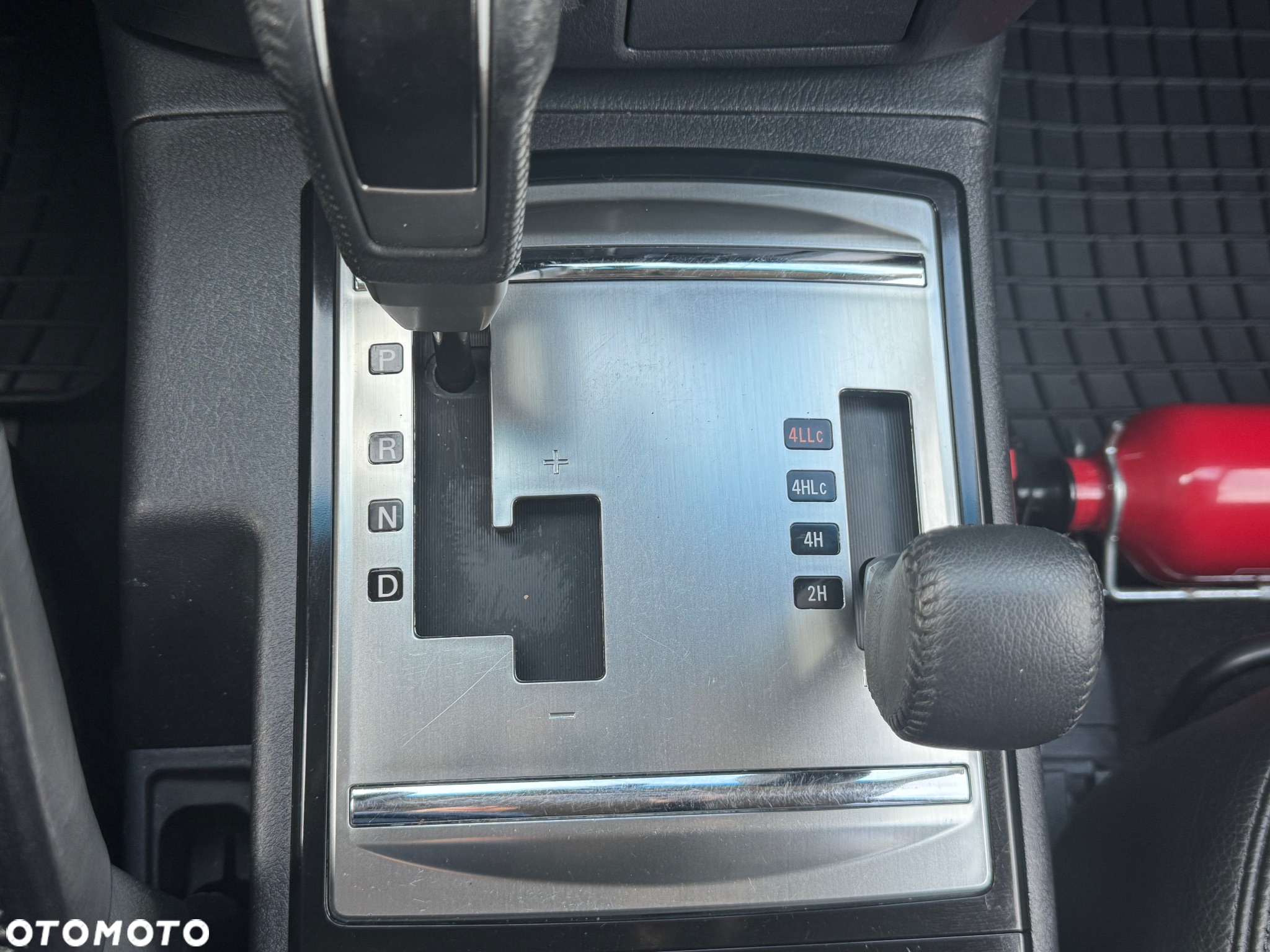 Mitsubishi Pajero - 30