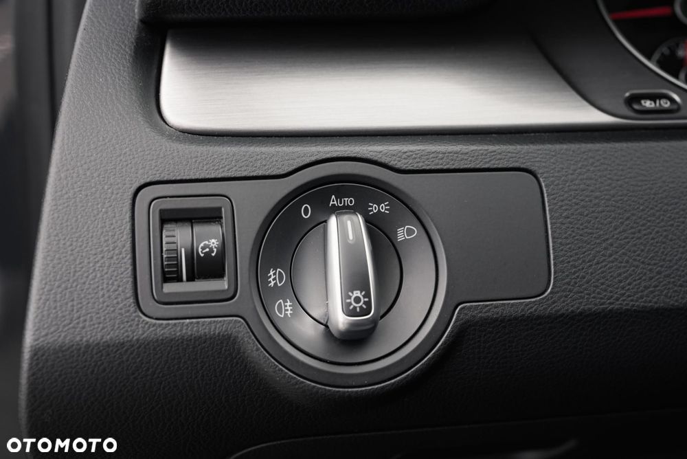 Volkswagen Passat - 25