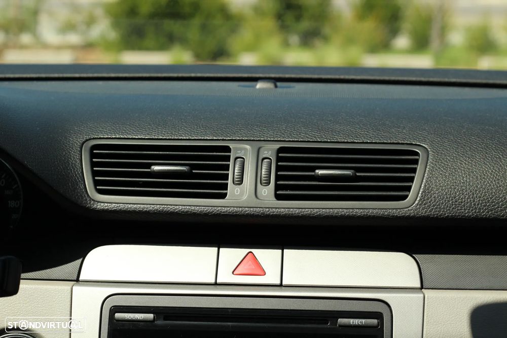 VW Passat Variant 2.0 TDI Confortline - 13